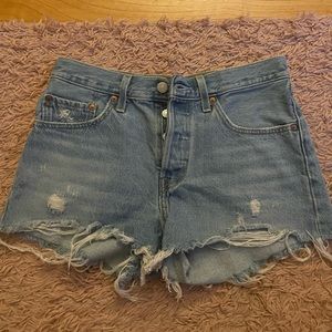 Levi 501 shorts size 26